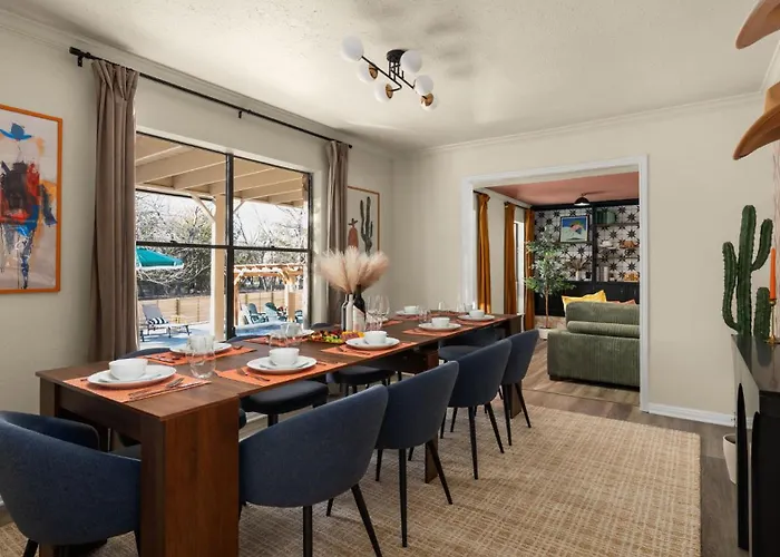 5br Oasis W Pool Sauna & Fire Pit Holiday home